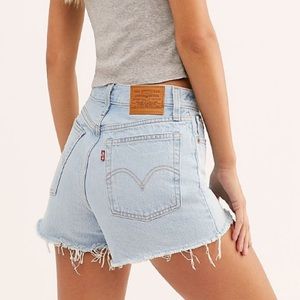 NWOT Levi’s High-Rise Wedgie Cutoff Short